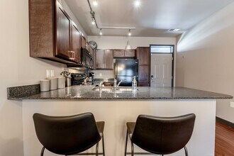 Township 28 in Springfield, MO - Foto de edificio - Building Photo