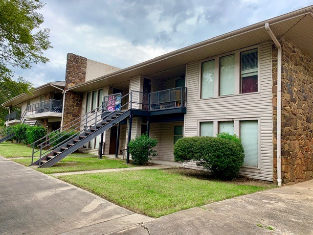 Jefferson Terrace Apartments in Mcalester, OK - Building Photo