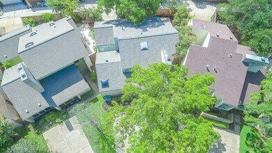 923 Cranberry Hill Ct, Unit 104 in Houston, TX - Building Photo - Building Photo