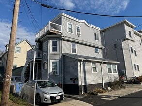 64 Moore St in Winthrop, MA - Foto de edificio - Building Photo