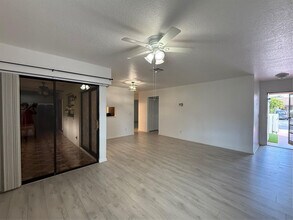 6101 Woodlake Blvd in Greenacres, FL - Building Photo - Building Photo