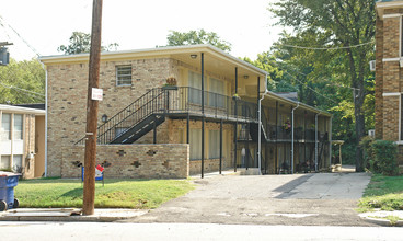 Belvedere Oaks in Memphis, TN - Building Photo - Building Photo