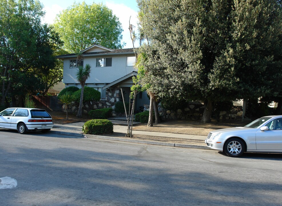 19514 Greenwood Ct in Cupertino, CA - Building Photo