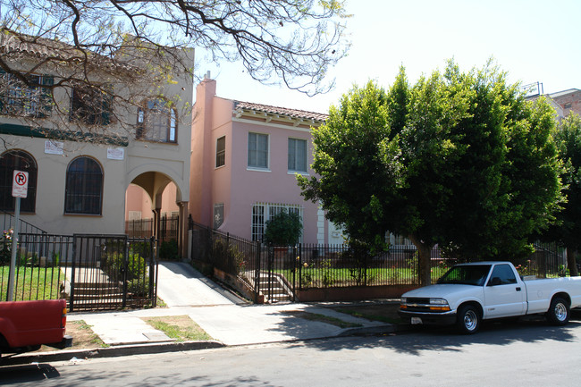 238 S Kenmore Ave in Los Angeles, CA - Foto de edificio - Building Photo