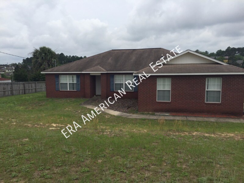 1225 Northview Dr in Crestview, FL - Building Photo