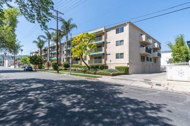 Country Club Condominiums in Sherman Oaks, CA - Building Photo - Building Photo