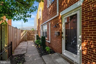 1600 Woodbine St in Alexandria, VA - Building Photo - Building Photo