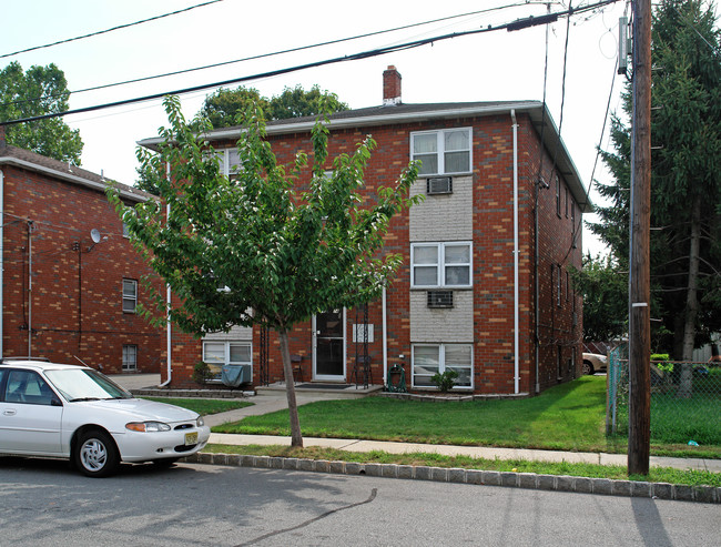 72 Frederick St in Belleville, NJ - Foto de edificio - Building Photo