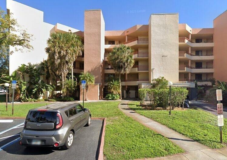 8740 NW 40th St in Coral Springs, FL - Building Photo