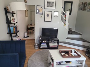 4021 1/2 Eden Way in Pittsburgh, PA - Building Photo - Building Photo