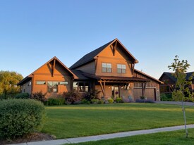 3071 River Lakes Dr in Whitefish, MT - Building Photo