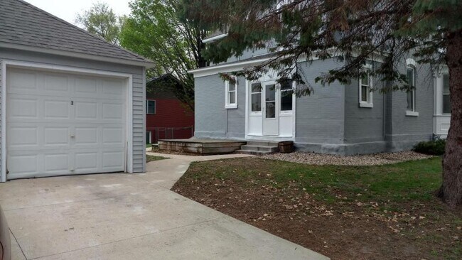 1104 N 5th St, Unit 1 Bed in Mankato, MN - Building Photo - Building Photo