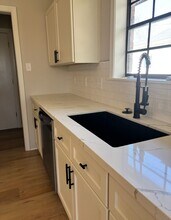 1803 S Park St in Brenham, TX - Foto de edificio - Building Photo