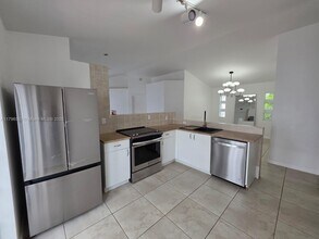 18950 NW 22nd St in Pembroke Pines, FL - Building Photo - Building Photo