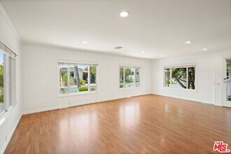 29500 Heathercliff Rd in Malibu, CA - Building Photo - Building Photo