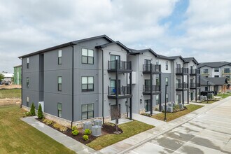 Hearthstone at Autumn Hollow in Wentzville, MO - Foto de edificio - Building Photo