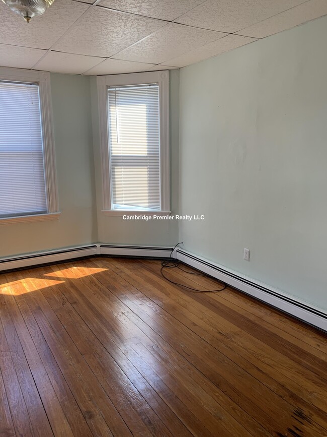 28 Plymouth St, Unit 2 in Cambridge, MA - Building Photo - Building Photo