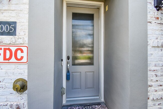 1005 St Charles St in Houston, TX - Building Photo - Building Photo