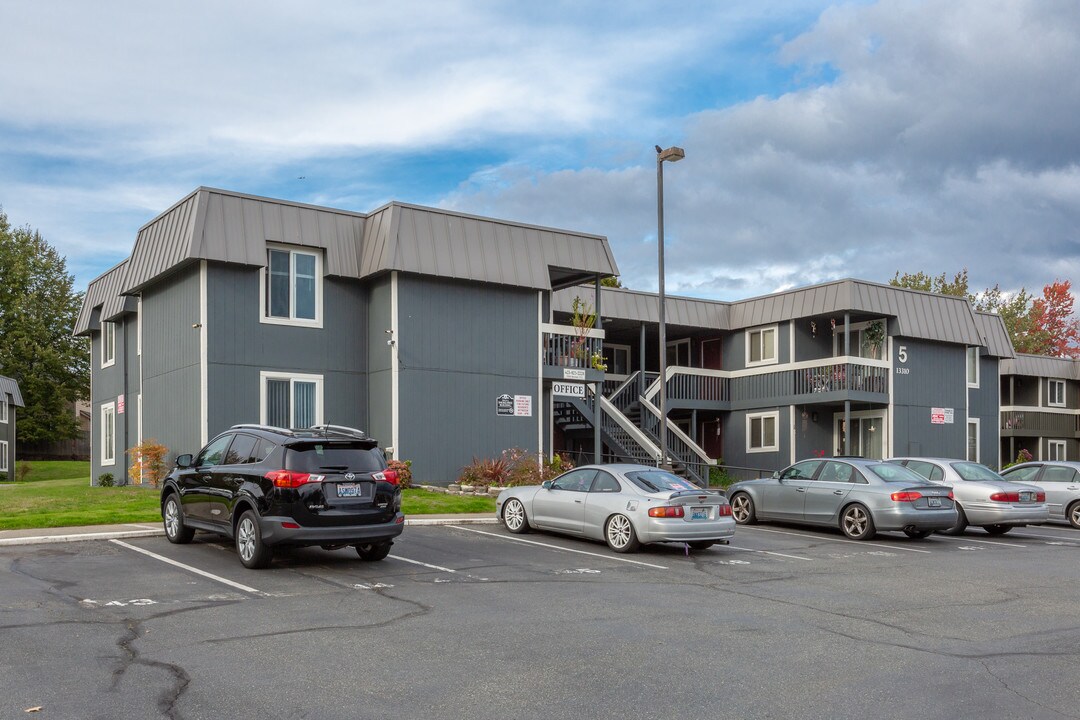 Kirkland Heights Apartments in Kirkland, WA - Building Photo