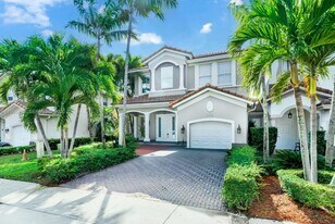 10824 NW 84th St in Doral, FL - Building Photo