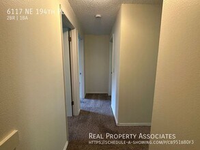 6117 NE 194th Pl in Kenmore, WA - Building Photo - Building Photo