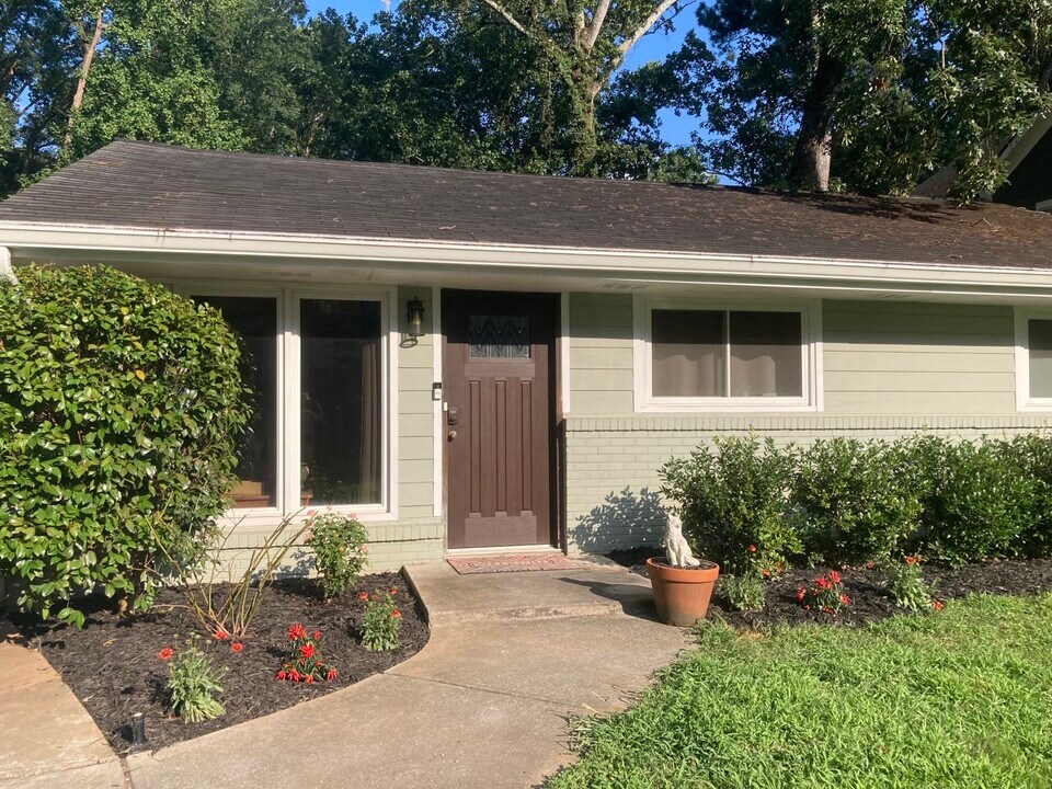 1103 Palafox Dr NE in Atlanta, GA - Building Photo