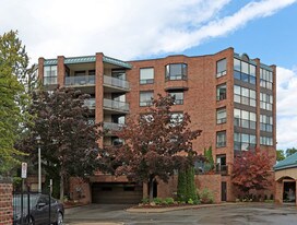 Niagara North Standard Condominium 350 in St Catharines, ON - Building Photo