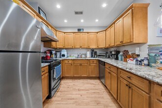 118 Coles St in Jersey City, NJ - Building Photo - Building Photo