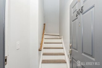 208 Sunshine Ct in Sayreville, NJ - Building Photo - Building Photo