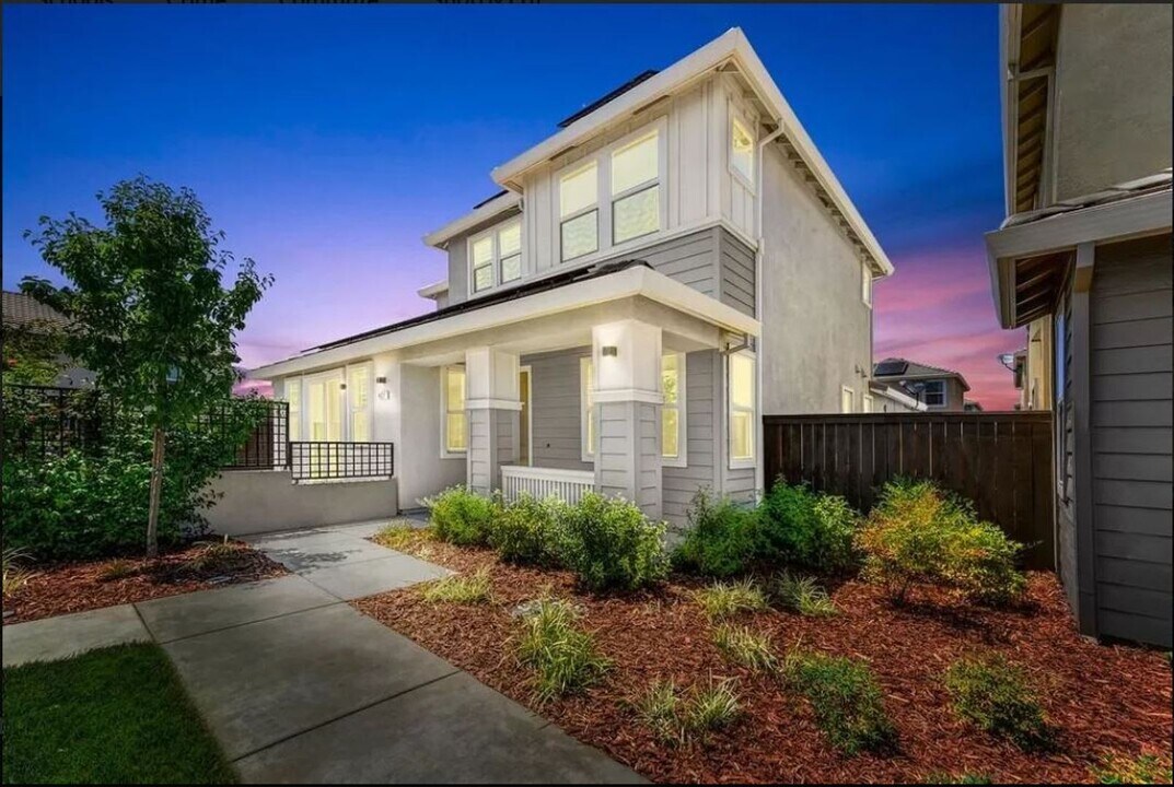 4827 Holden Dr in Rocklin, CA - Building Photo