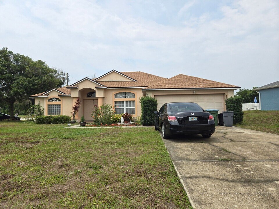 2078 Galahad Dr in Deltona, FL - Building Photo