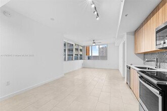 2150 N Bayshore Dr, Unit 210 in Miami, FL - Building Photo - Building Photo