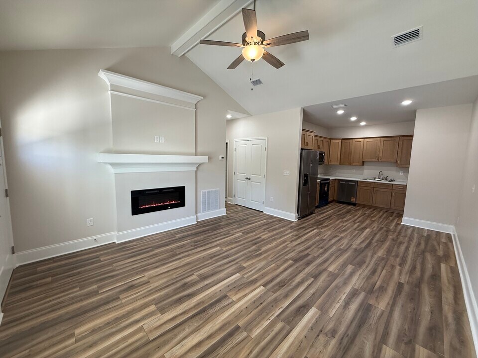 708 E Parrish St - A 55+ Community in Adel, GA - Foto de edificio