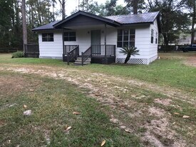 58 Alice St in Madisonville, LA - Building Photo