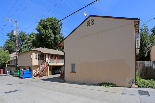 Spencer Court Apartments in Sacramento, CA - Foto de edificio - Building Photo