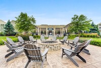 The Oaks Of Vernon Hills in Vernon Hills, IL - Foto de edificio - Building Photo