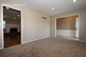 11314 W 74th St in Shawnee, KS - Building Photo - Building Photo