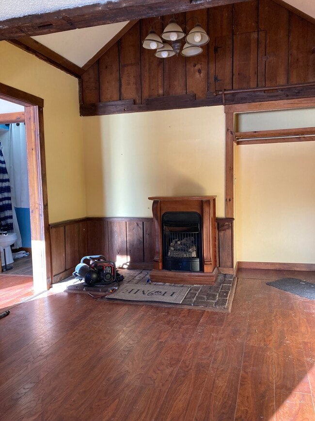 881 Main St in Fremont, NH - Foto de edificio - Building Photo