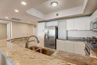 2650 Lake Shore Dr in Riviera Beach, FL - Building Photo - Building Photo