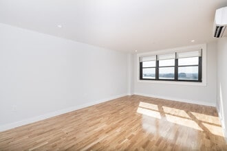 1422 Columbia Rd, Unit 18E in Boston, MA - Foto de edificio - Building Photo