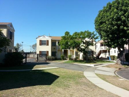 9051 Ramsgate Ave in Los Angeles, CA - Foto de edificio