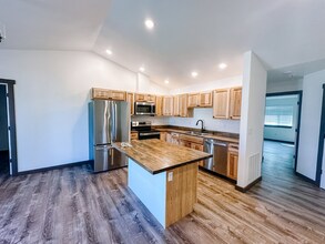 410 N Madison St in Twin Bridges, MT - Building Photo - Building Photo