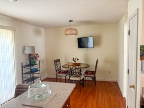1211 Pear Blossum Ct in Catonsville, MD - Foto de edificio - Building Photo