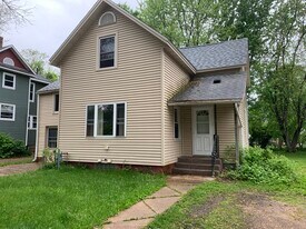 1209 7th St E in Menomonie, WI - Building Photo