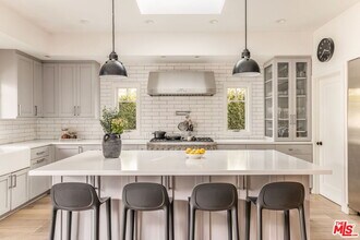 9617 Kirkside Rd in Los Angeles, CA - Building Photo - Building Photo