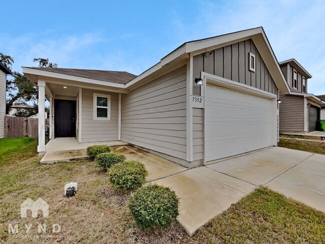 7352 Littlefoot Ln in San Antonio, TX - Building Photo - Building Photo
