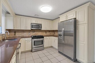 1467 Goshen Turnpike in Middletown, NY - Building Photo - Building Photo