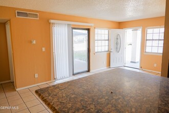 10818 Ivanhoe Dr in El Paso, TX - Foto de edificio - Building Photo