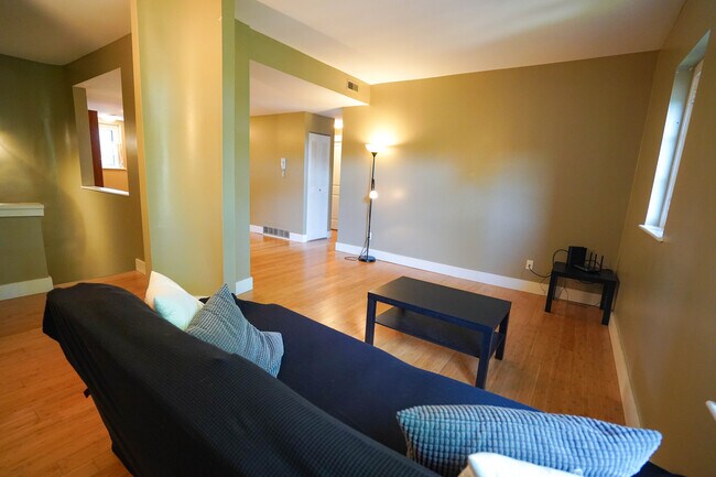 615 Westgate Ave, Unit C in University City, MO - Foto de edificio - Building Photo