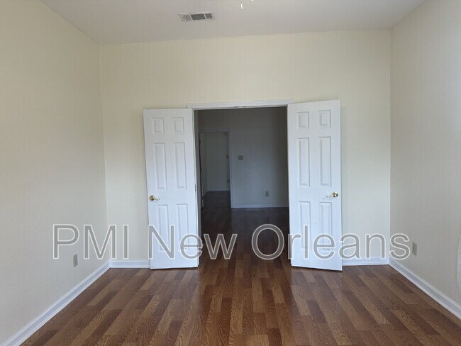 2328 Mandeville St in New Orleans, LA - Building Photo - Building Photo